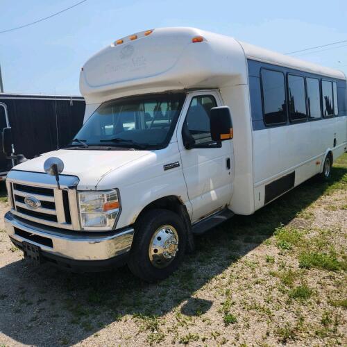 2013 Ford bus, 325,000km, E450 gas
