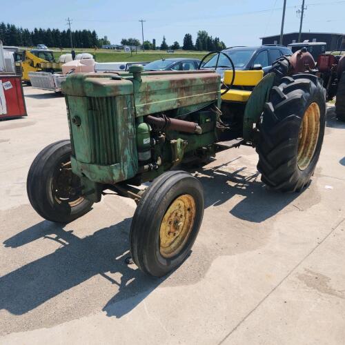 JD 40-U Gas tractor, running