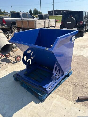Dumping bin pallet fork attachment
