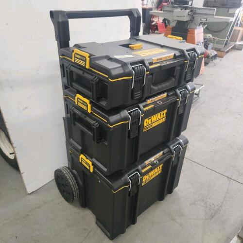 Dewalt stacking toolbox in excellent condition