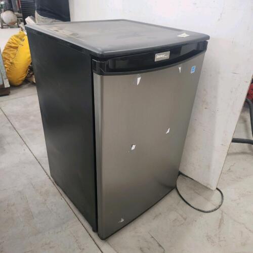 Fridge 21"W 33"H