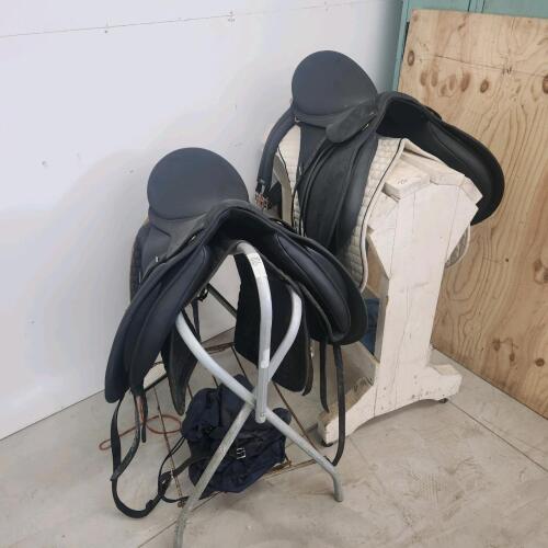 2 English saddles w stands