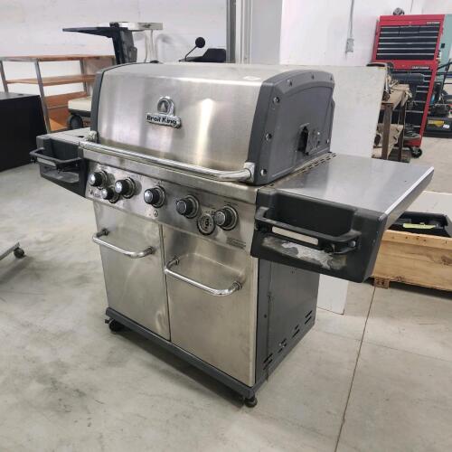 Propane bbq w rotisserie missing regulator & knob