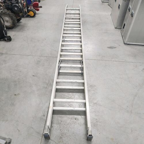 20' Alum ext ladder w slight damage