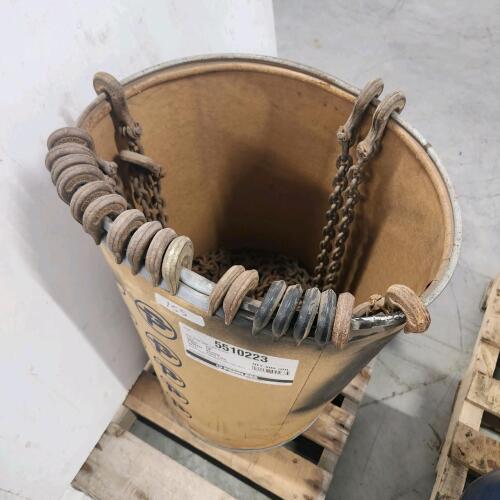 Barrel of 30' 5/16" chains