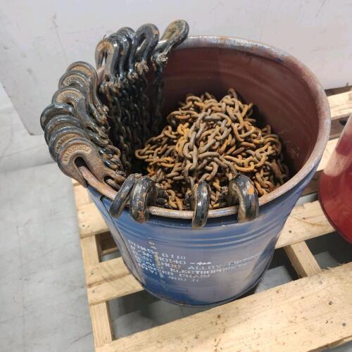 Barrel of 30' 5/16" chains