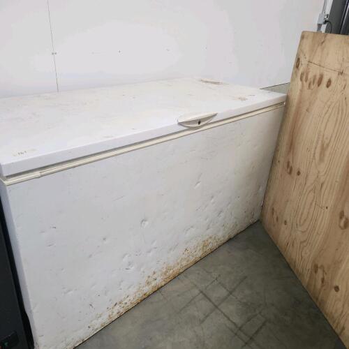 Working chest freezer 61"L 27"W