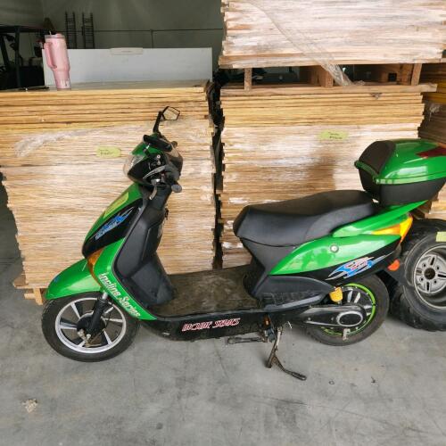 Spyder 60V scooter w charger needs battery