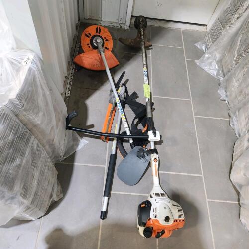 stihl KLM58RC trimmer w attachments