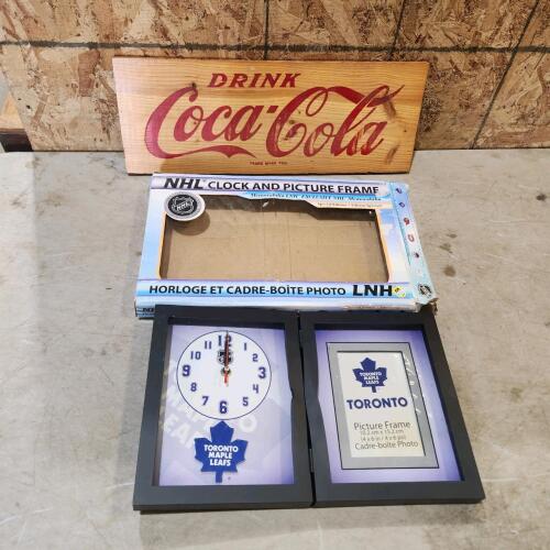 Maple leaf clock & wooden sign