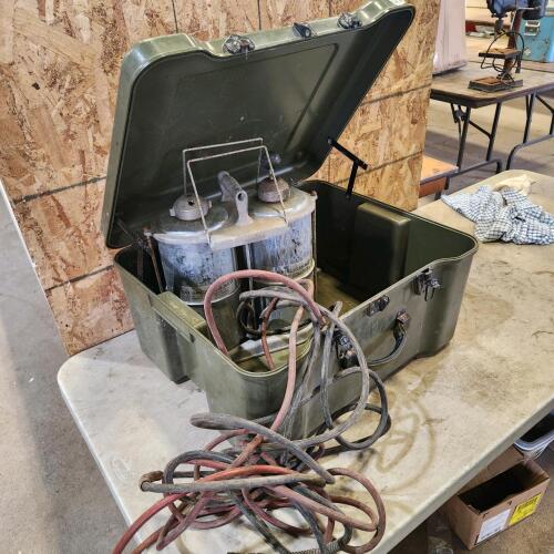 Shipping container w sprayer