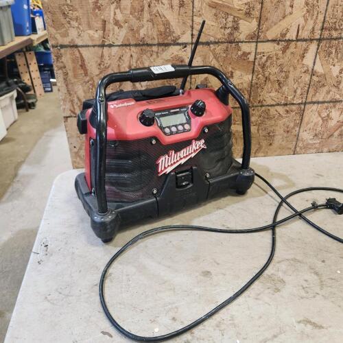 Milwaukee jobsite radio
