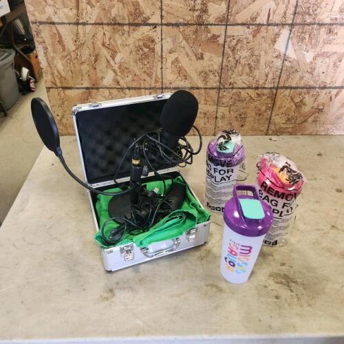 Microphones & shaker cups