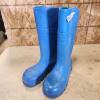 Sz 11 CSA approved rubber boots