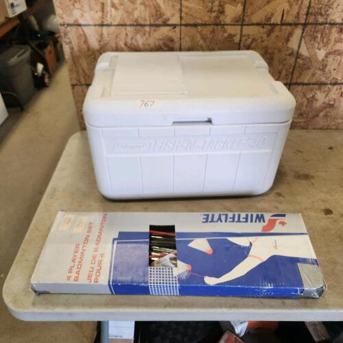 Cooler, badminton set