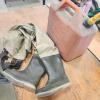 Sz 5 hip waders & gas can