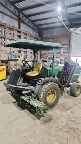 JD 3325 Yanmar diesel greens mower, 558hr showing