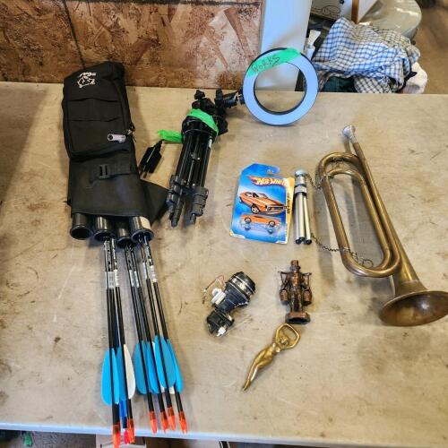 Tripod light, arrows, etc.