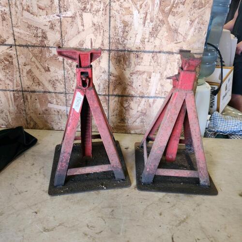 Jack stands