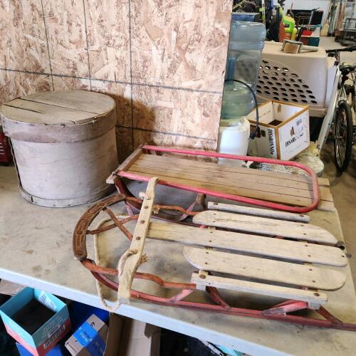 2 Vintage sleighs & hat box