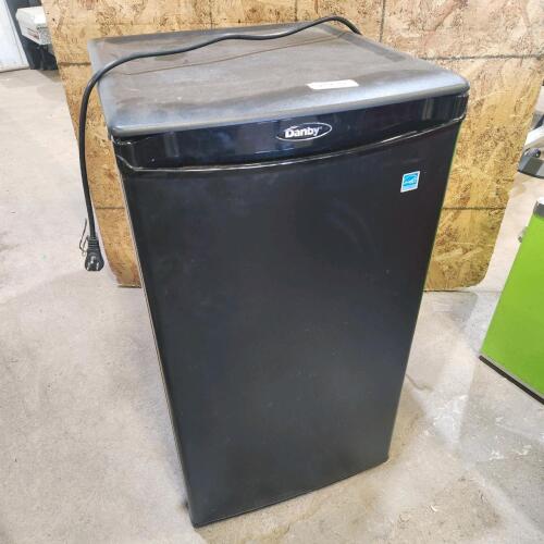 Fridge 18"W 34"H
