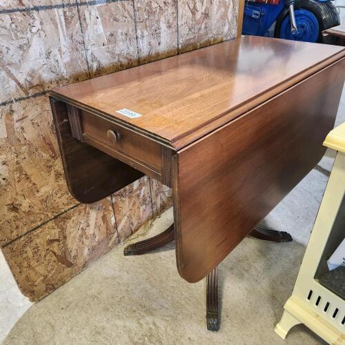 Duncan phife drop leaf table 36"W 50"L
