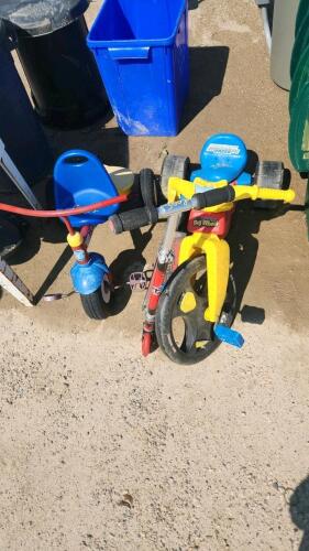2 Trikes, scooter
