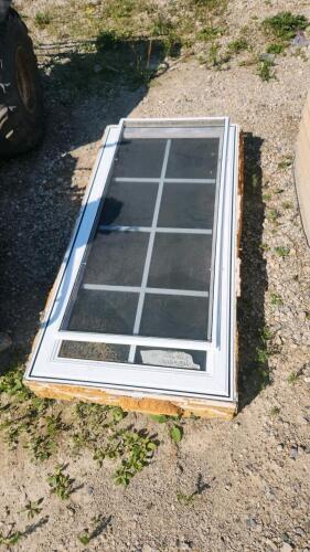 2'x4' Vinyl window w screen