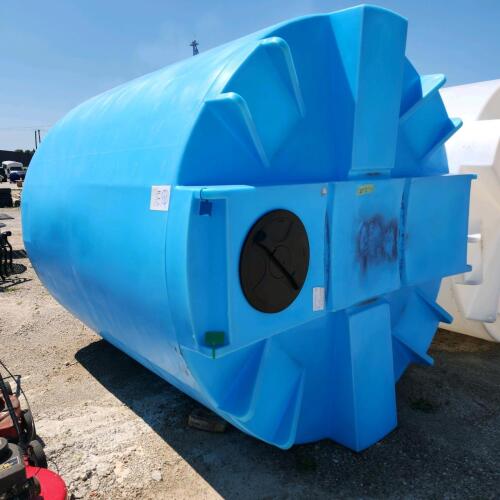 2500 Gal poly tank
