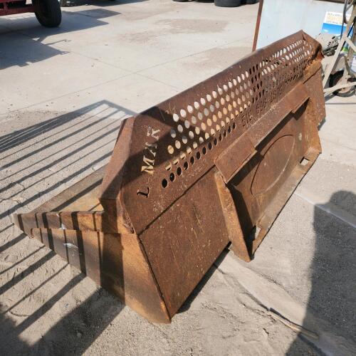 7' Skidsteer bucket in good condition