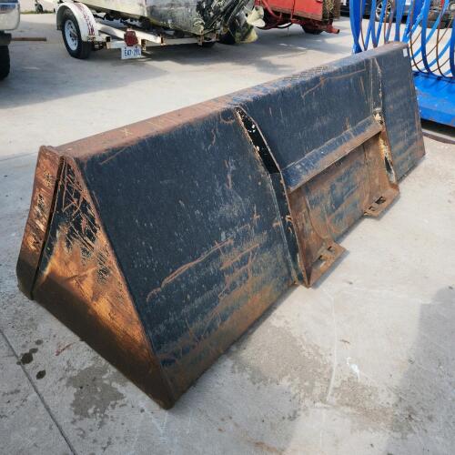 9' Skidsteer bucket in good condition