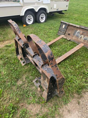 Skidsteer mount pallet fork