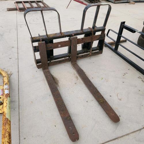 Kubota pallet fork