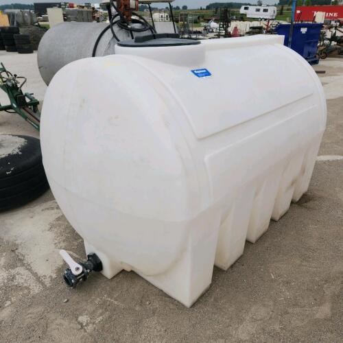600 Gal poly tank in good condition