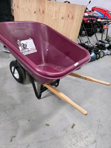 New 800lb capacity plastic wheelbarrow