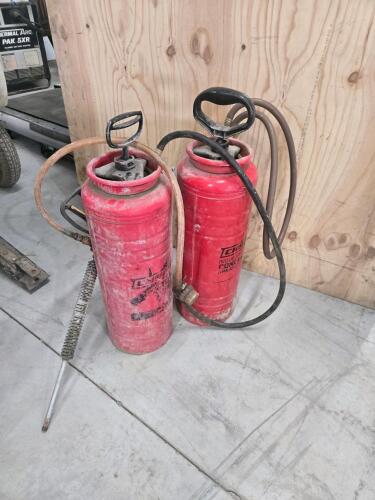 2 3.5 Gal Metal weed sprayers
