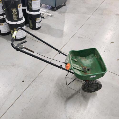 Fertilizer spreader