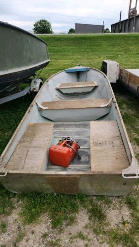 14' Alum boat w motor