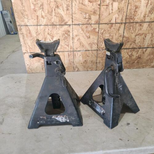 2 6 Ton Jack stands, one missing pcs