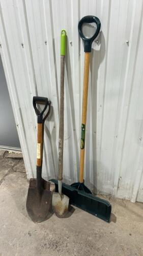 3 Gravel shovels, snow scoop