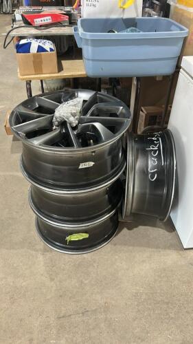 20&rdquo; Alum rims one cracked w lug nuts