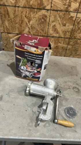 Cast meat mincer