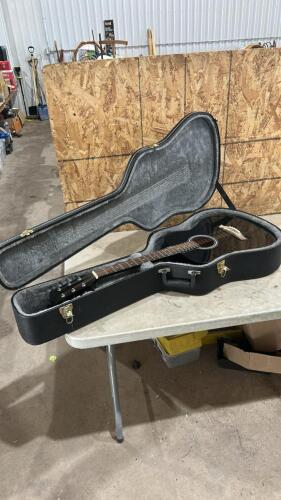 Madera acoustic guitar w case