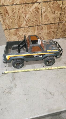 Metal Tonka truck