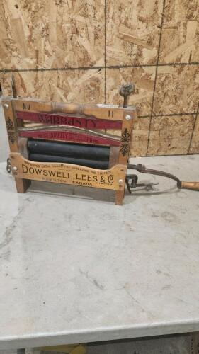Vintage washer ringer